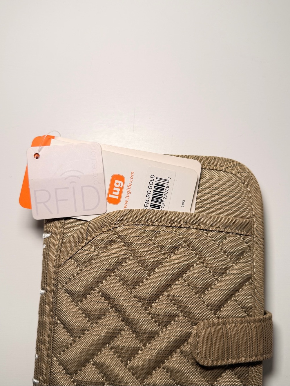 NWT Lug Tandem Brushed Gold RFID Wallet - Picture 7 of 7